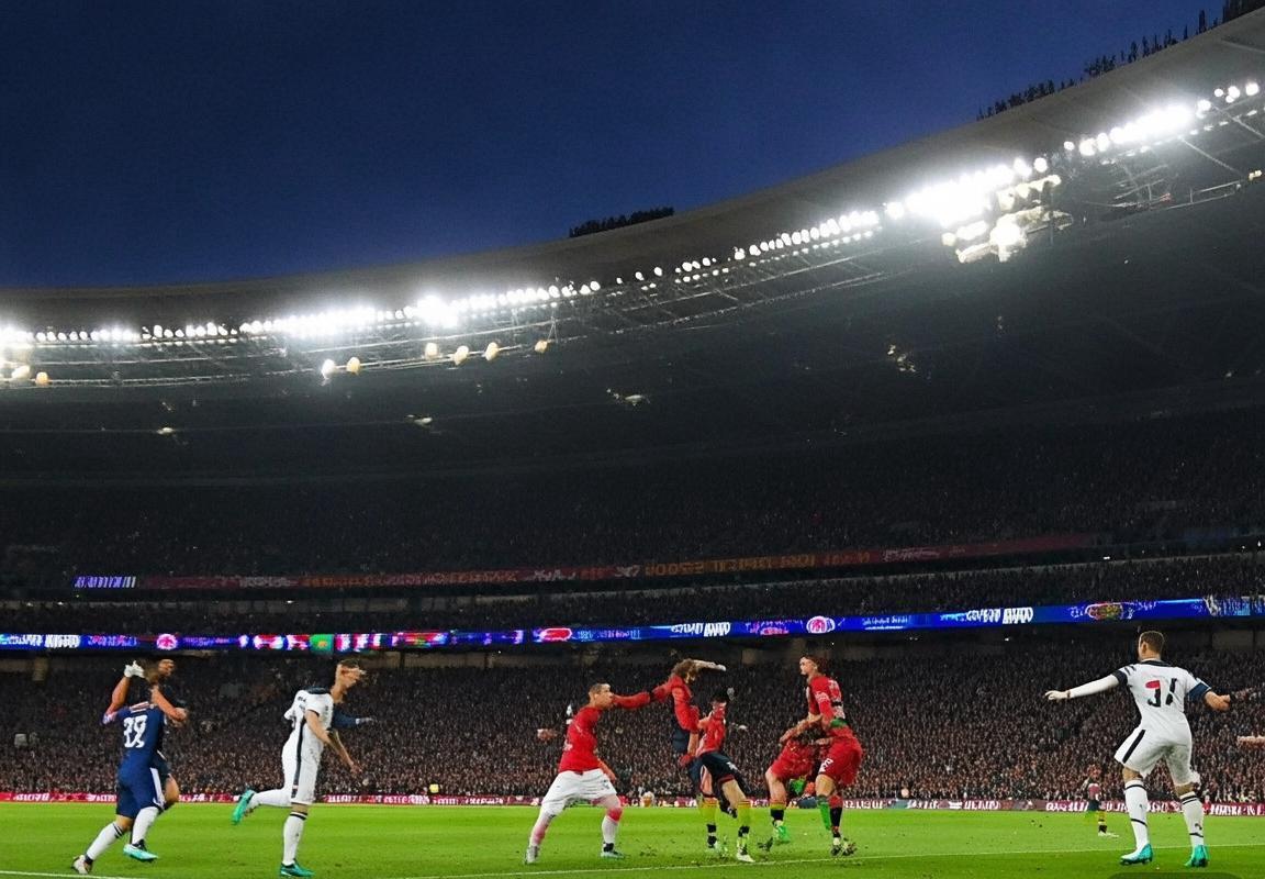 巴黎圣日耳曼vs曼联巅峰对决：世界级球星绿茵盛宴(图1)