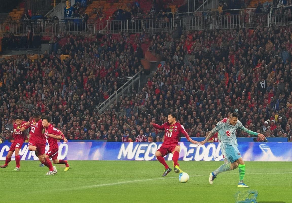 2018亚冠上港VS蔚山现代：巅峰对决精彩回顾与战术解析(图1)